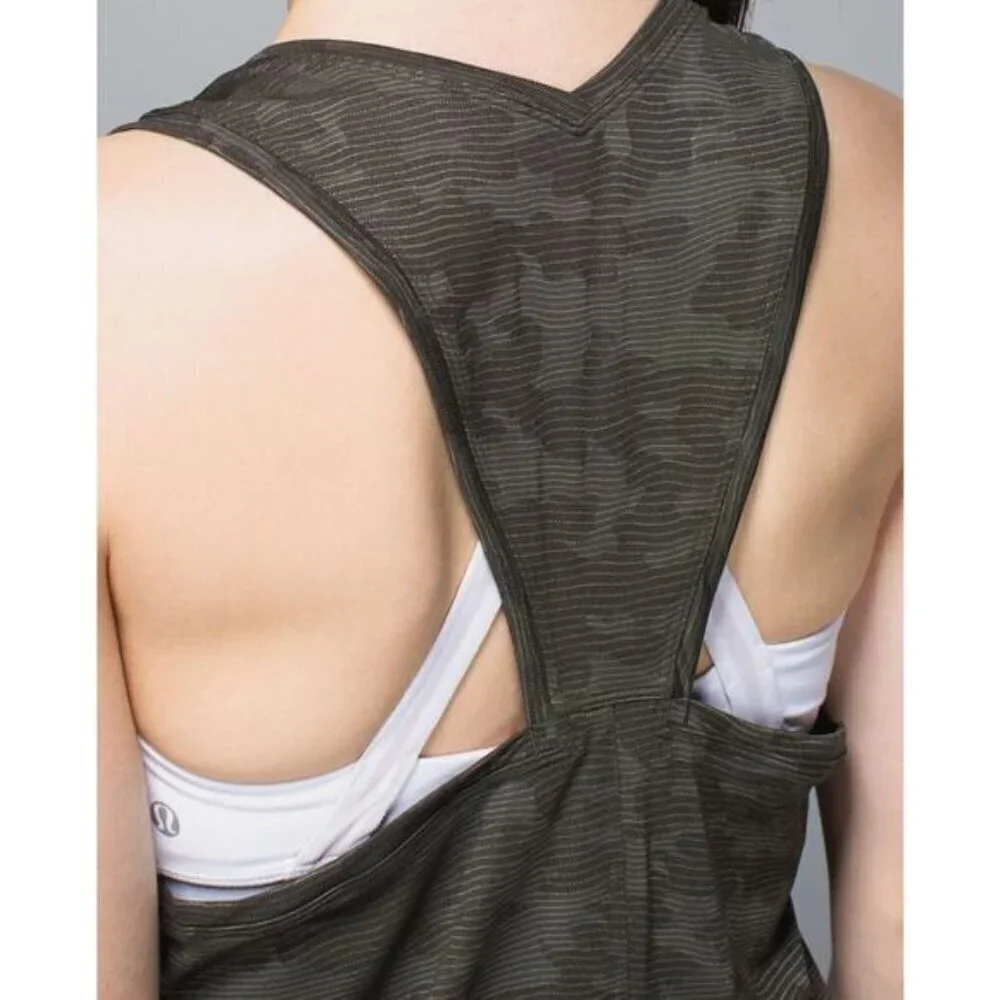 Lululemon Run For Days Tank in Deep Camo Size 4